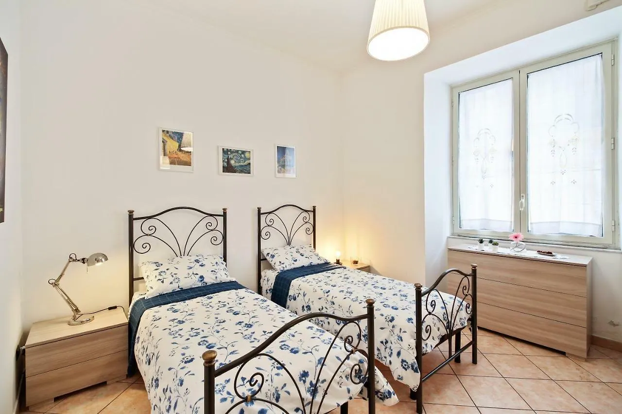 Central Balcony Apartment Catania