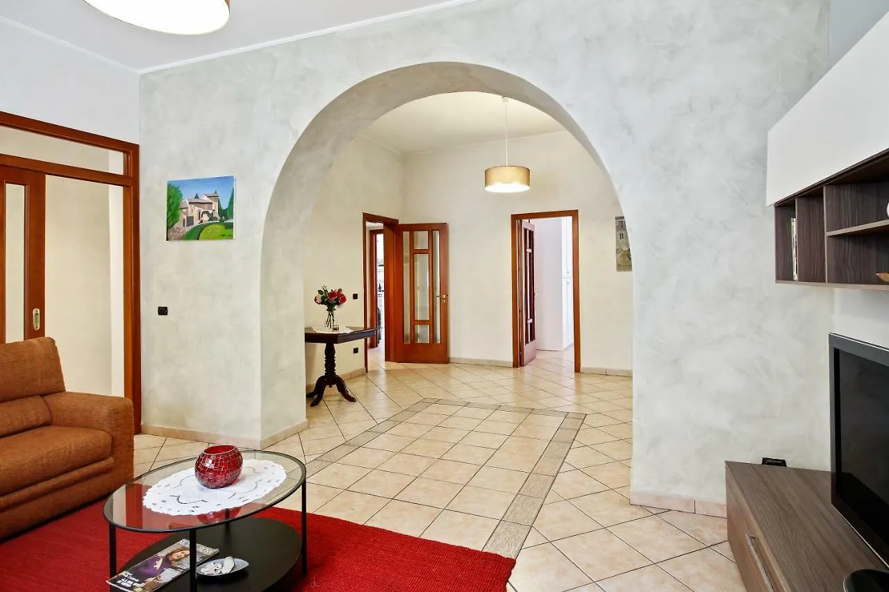 Central Balcony Apartment Catania