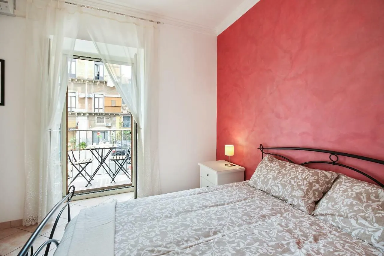 Central Balcony Apartment Catania