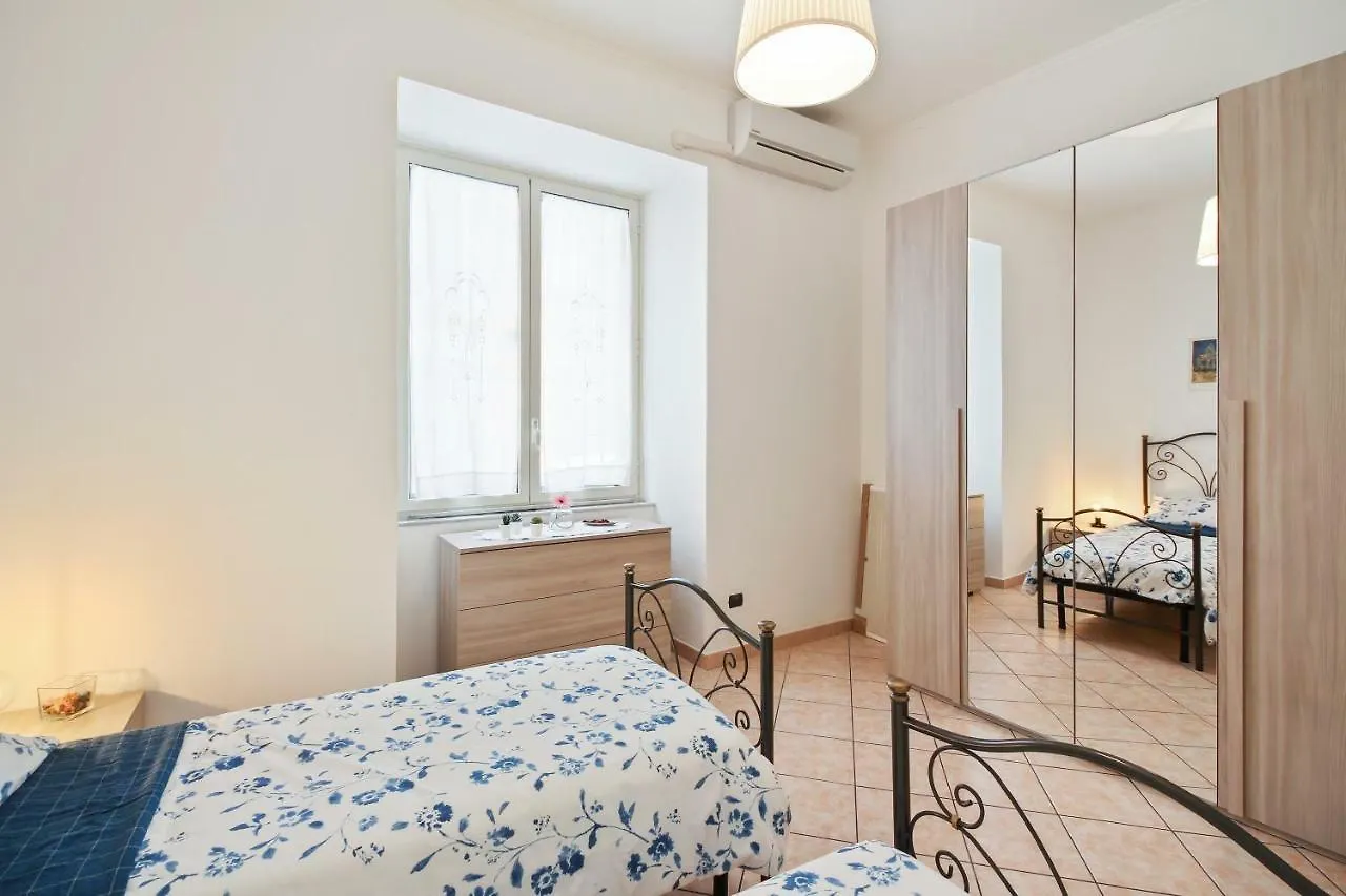 Central Balcony Apartment Catania